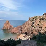 Riviera Azur Sea View, Swimming Pool, Jacuzzi 泰晤勒·苏尔·梅尔