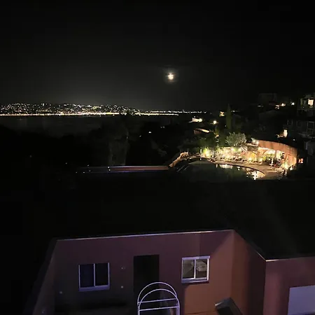 Riviera Azur Sea View, Swimming Pool, Jacuzzi *